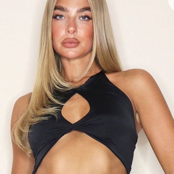 NWOT PrettyLittleThing Keyhole Crop Top Size US 6 - Picture 1 of 5